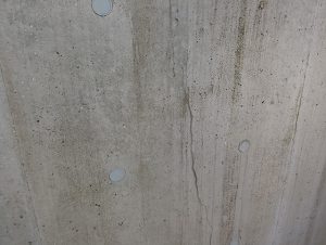 コンクリート打ち放し仕上げの外壁の写真